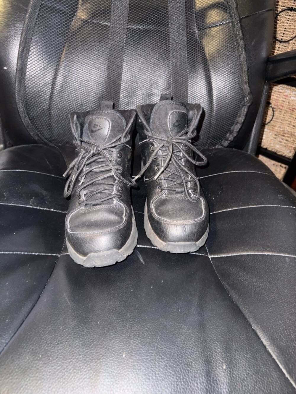 size 5Y Nike Manoa Boots Black Leather